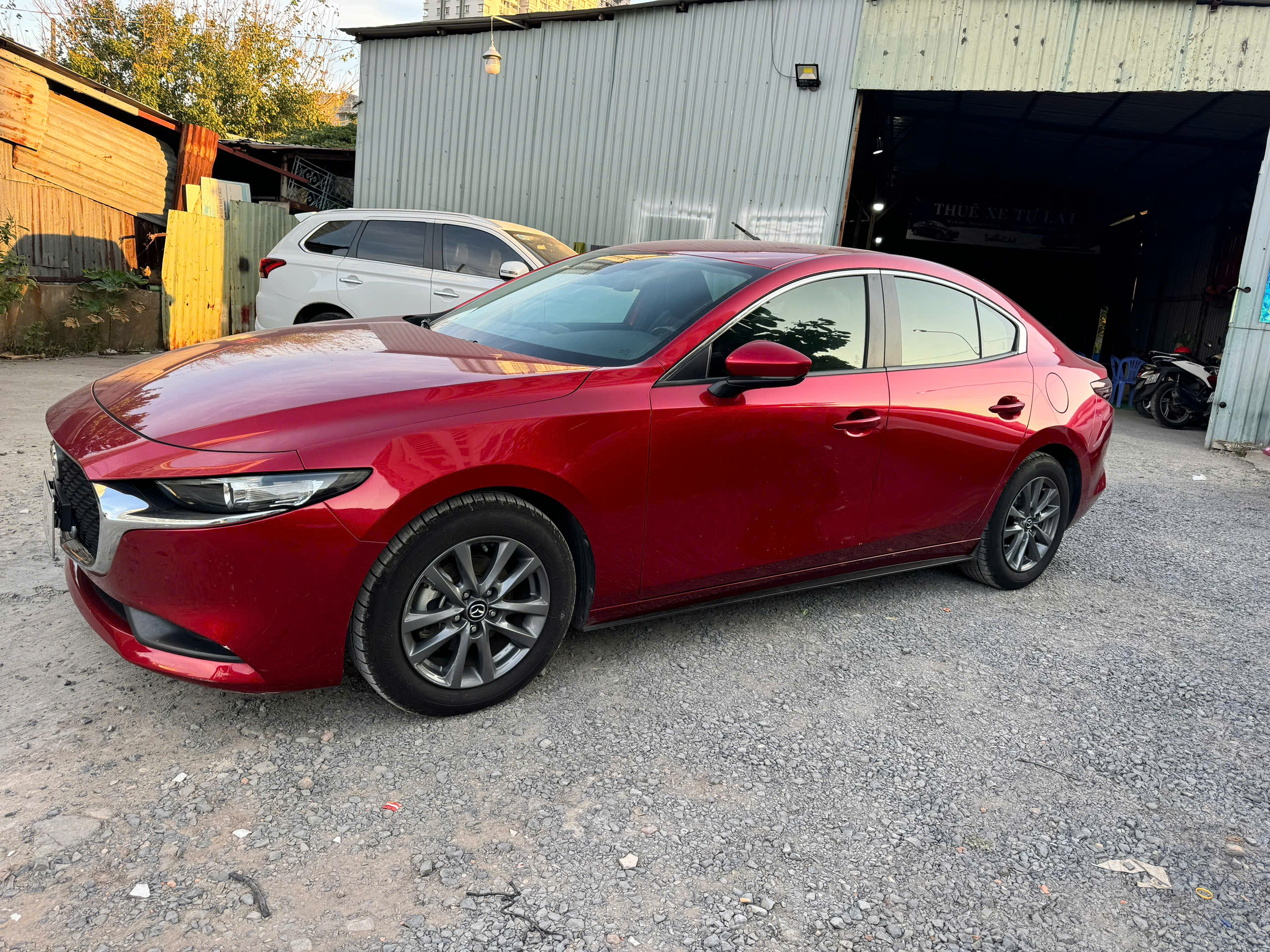 Mazda 3 Luxury 2023 (Màu Đỏ) được cho thuê tại Thuê Xe tự lái Quận 7